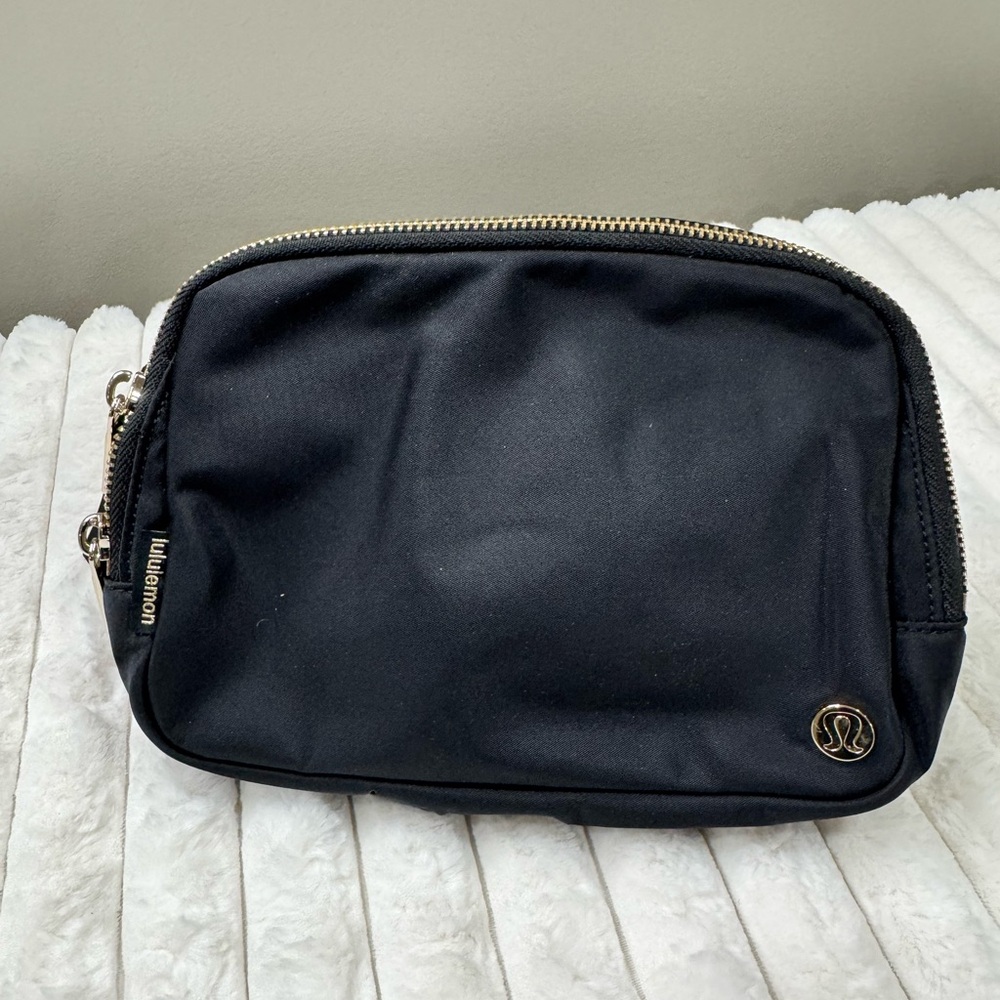 Retired Lululemon Everywhere Belt Bag Large 2L w/ Gold Hardware - Picture 3 of 10